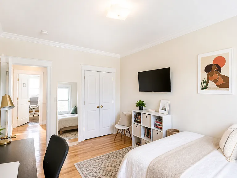 25-27 Glenville Ave #5 — Photo 2