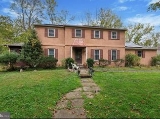 5 Westgate Cir, Malvern, PA 19355