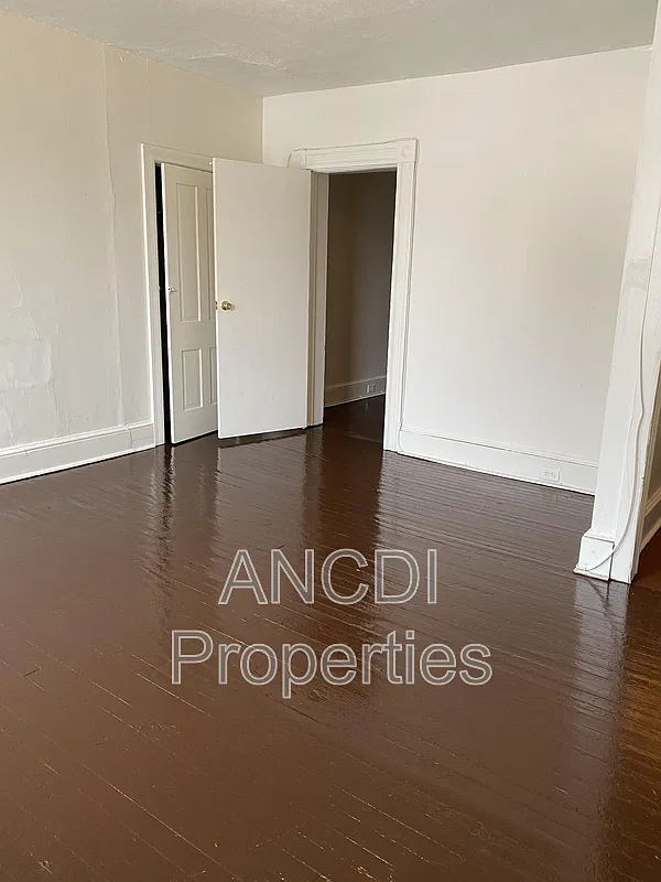 3 bed, 2.0 bath, 1000 sqft, $1,700 — Photo 2