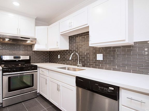 3rd image of 1001 W Macarthur Blvd Unit 54