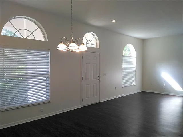 1443 Baythorn Dr — Photo 10