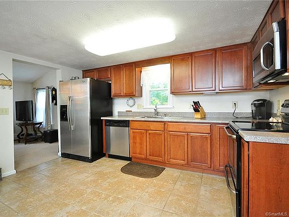4th image of 76 Knollwood Dr