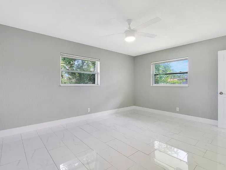 1231 SW 32nd St — Photo 16