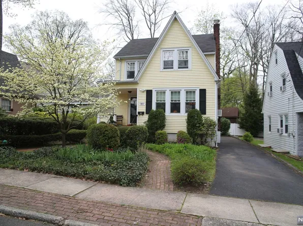 453 Wyndham Rd, Teaneck, NJ 07666