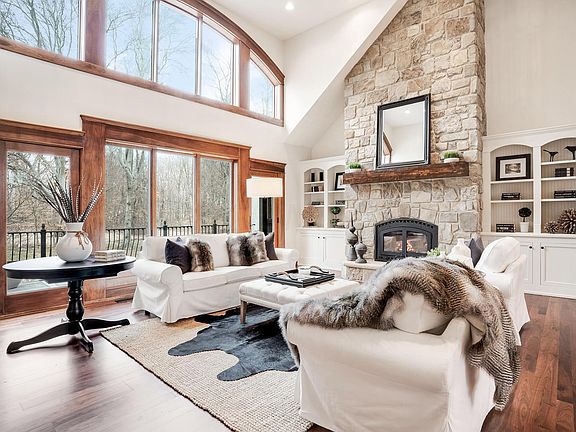 2nd image of 104 Redstone Ct