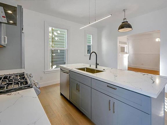 3rd image of 1320 S Van Ness Ave #1