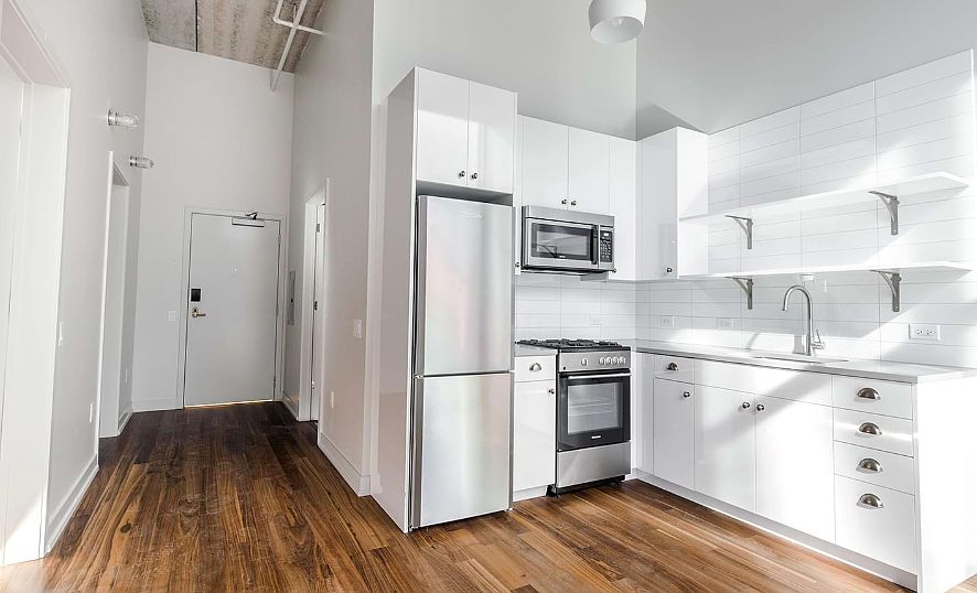 1st image of 681 N La Salle Dr #319