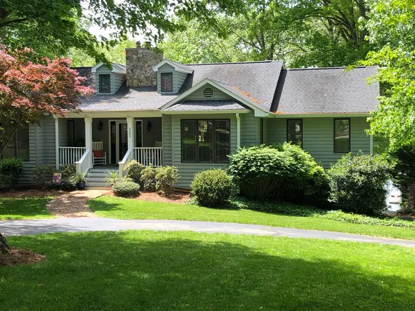385 Cross Harbour Dr, Penhook, VA 24137
