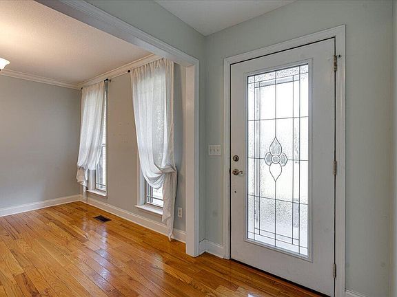 3rd image of 222 Carrigan Cir