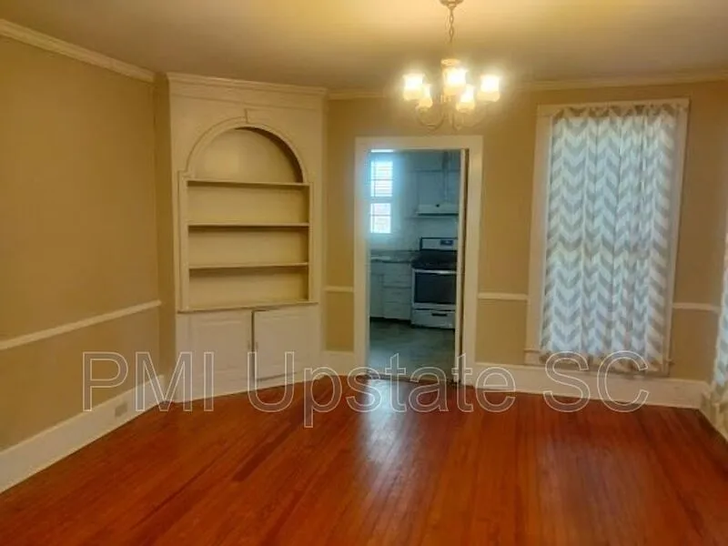 3 bed, 2.0 bath, 2000 sqft, $1,275 — Photo 4