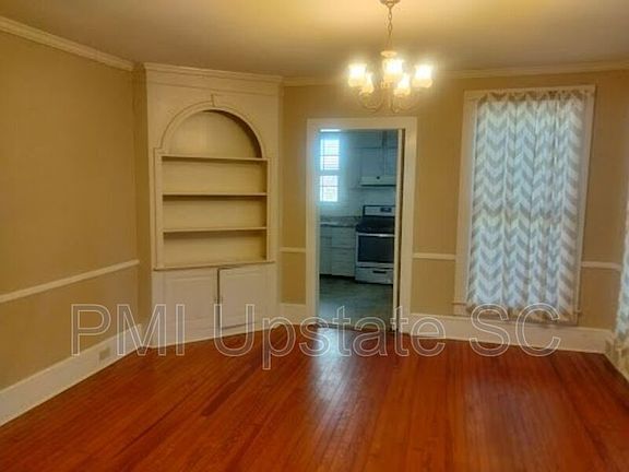 4th image of 129 Academy St