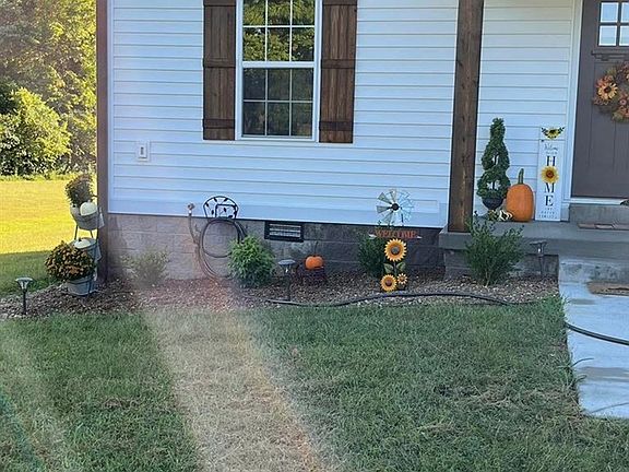4th image of 2835 Spears Rd