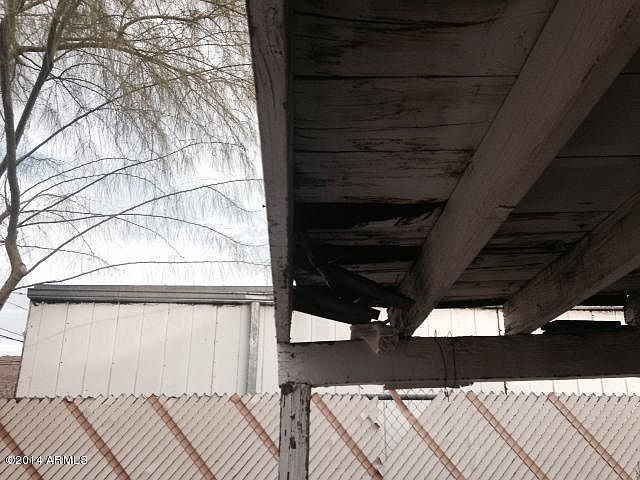 2nd image of 933 W Cinnabar Ave