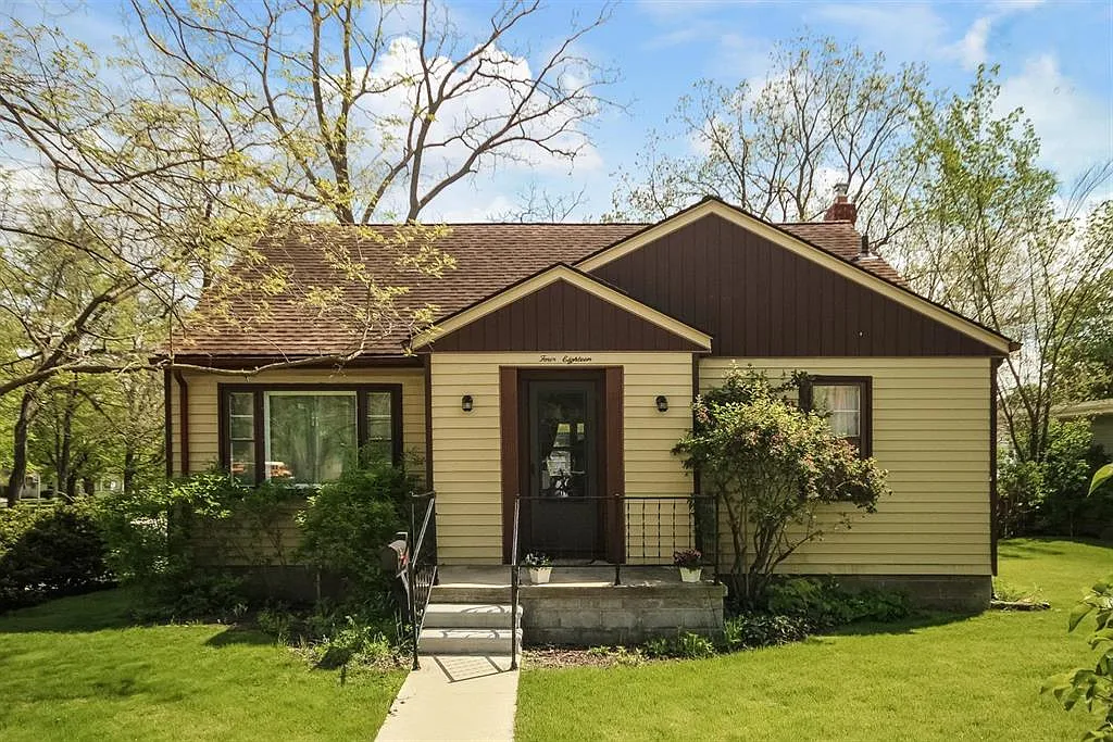 418 Maple St photo 1