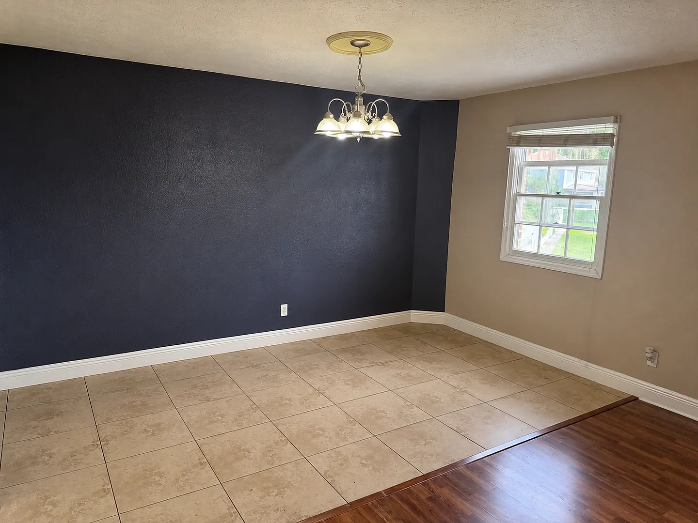 1/1 Lakefront Living in Carrollwood! — Photo 4