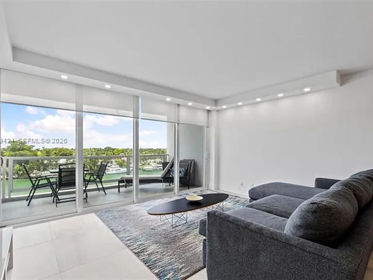 5700 Collins Ave #7J — Photo 14