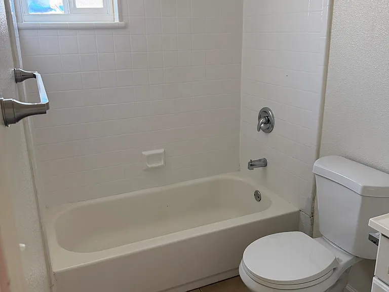 2241 N Chestnut Ave #103 — Photo 11