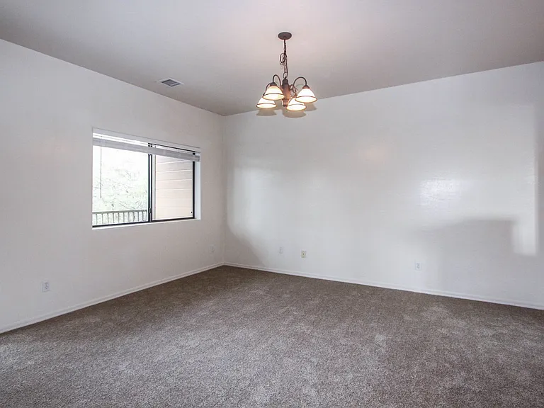 1060 Stratus Way — Photo 3
