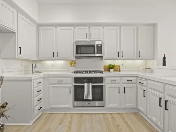 204 Camino Toluca, Camarillo, CA 93010