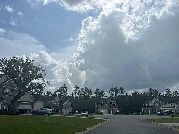 5th image of 202 Fairview Dr NE