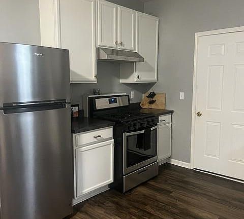 4th image of 717 Center STREET
