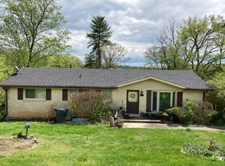 900 Cheairs Cir, Columbia, TN 38401