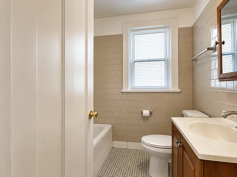 2249 W Arthur Ave #1 — Photo 8