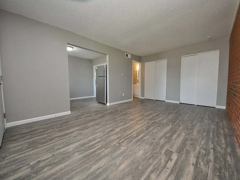 26 Westwood Dr — Photo 2
