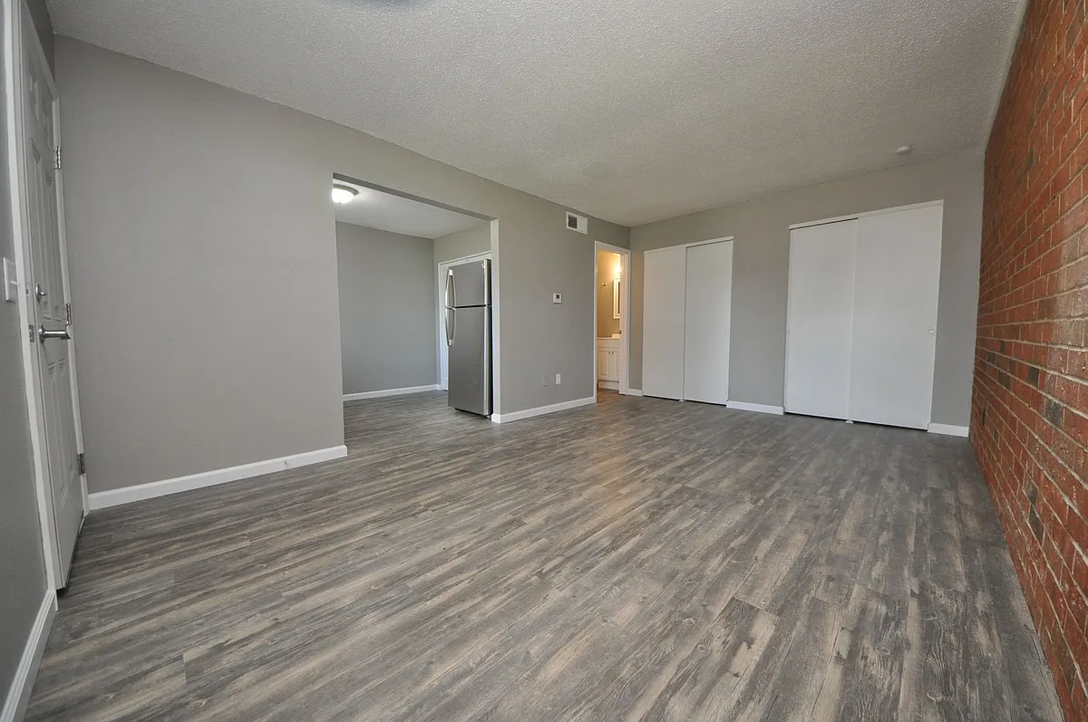 Building Photo - 25 Westwood Vlg
