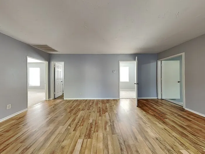 2621 Saturn Rd — Photo 3