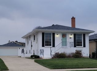 8739 W Sunset Rd, Niles, IL 60714