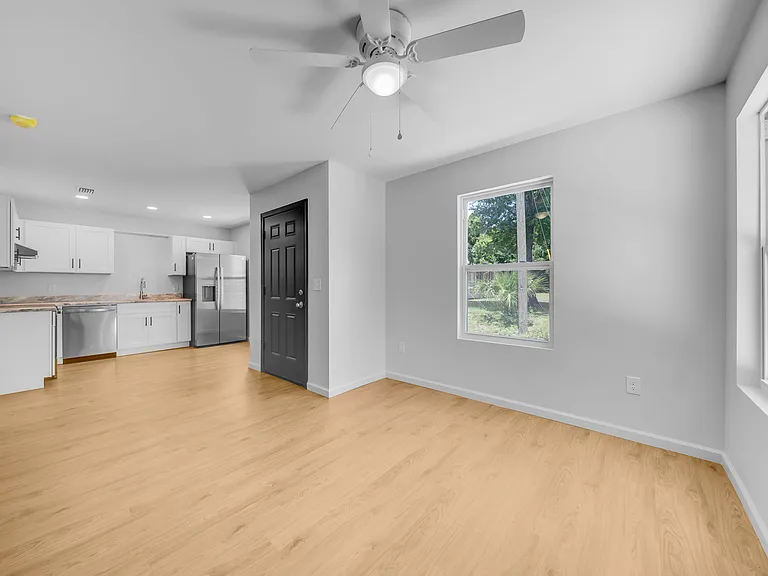 122 N East Ave #C — Photo 6
