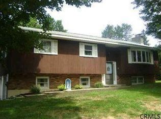 18 Briarwood Dr, Castleton, NY 12033