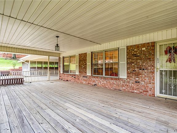 3rd image of 271 Mary St