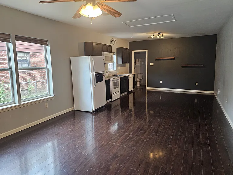 605 Loeb St — Photo 7