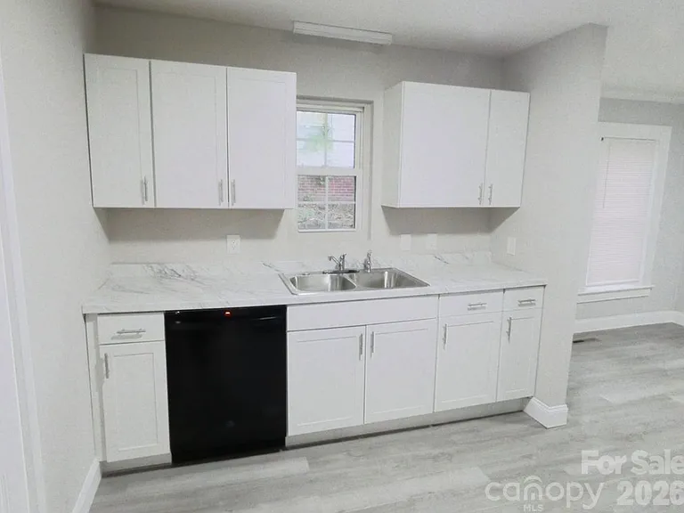 310 Pineview St — Photo 5