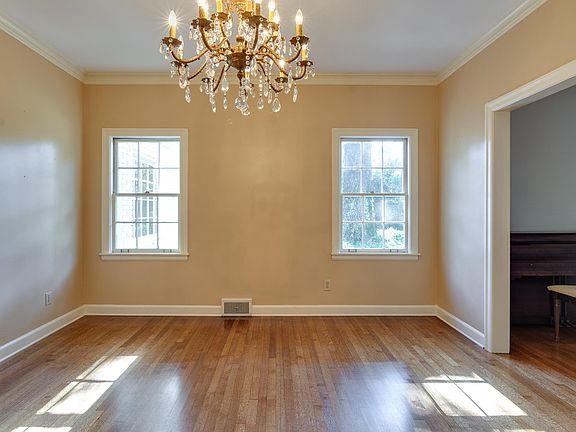 5th image of 4915 Lake Dr
