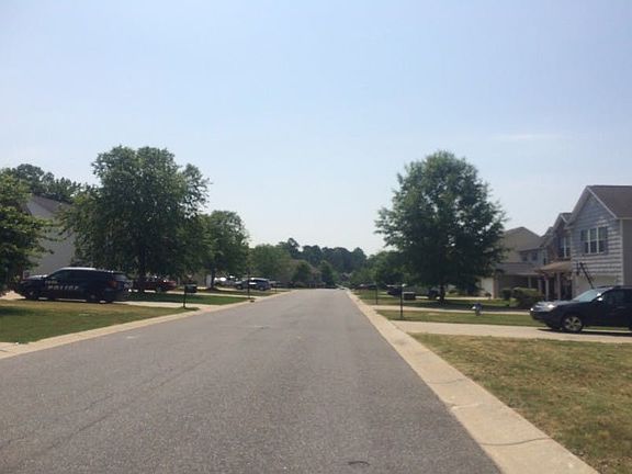 4th image of 1046 Village Green Ln