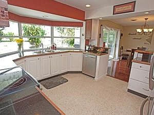 5th image of 2260 Edgewater Dr