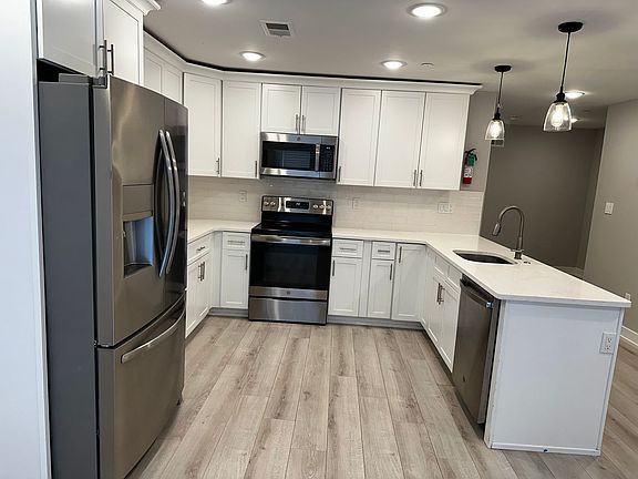 3rd image of 2408 N Mascher St #1