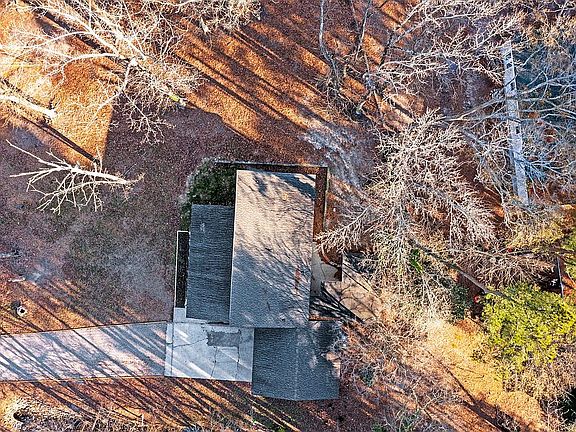 5th image of 111 Greenbriar Dr