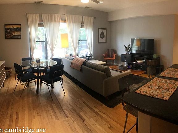 4th image of 2821 N Cambridge Ave #1018