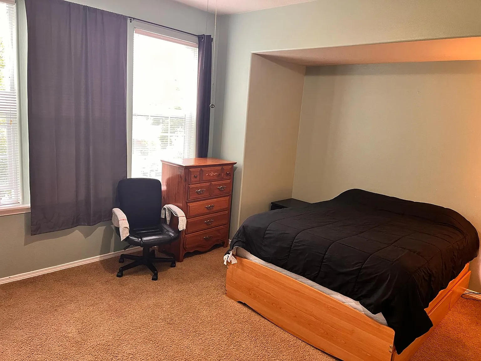 4 bed, 2.5 bath, 1900 sqft, $1,150 — Photo 2