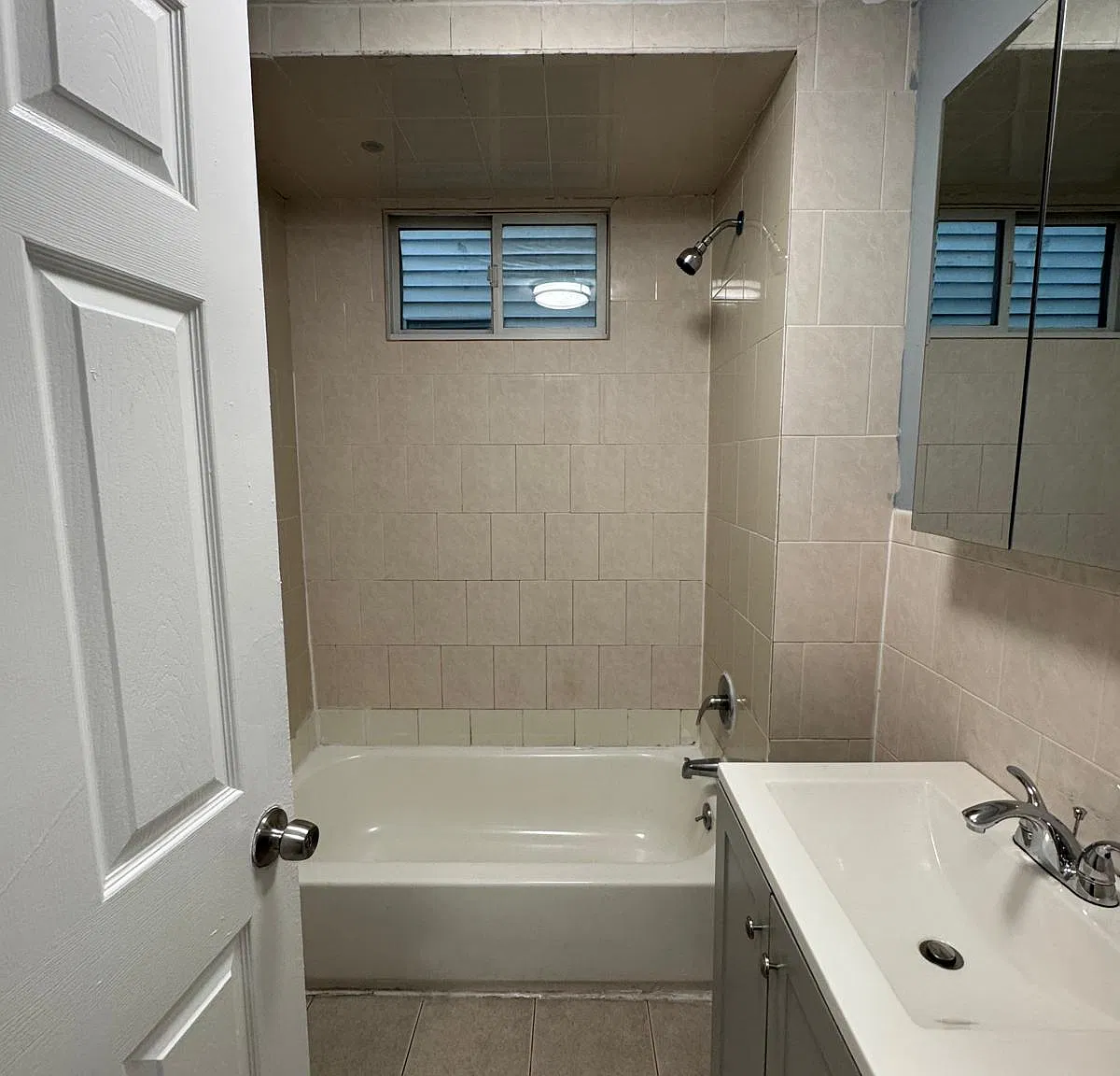 3 bed, $2,100 — Photo 3