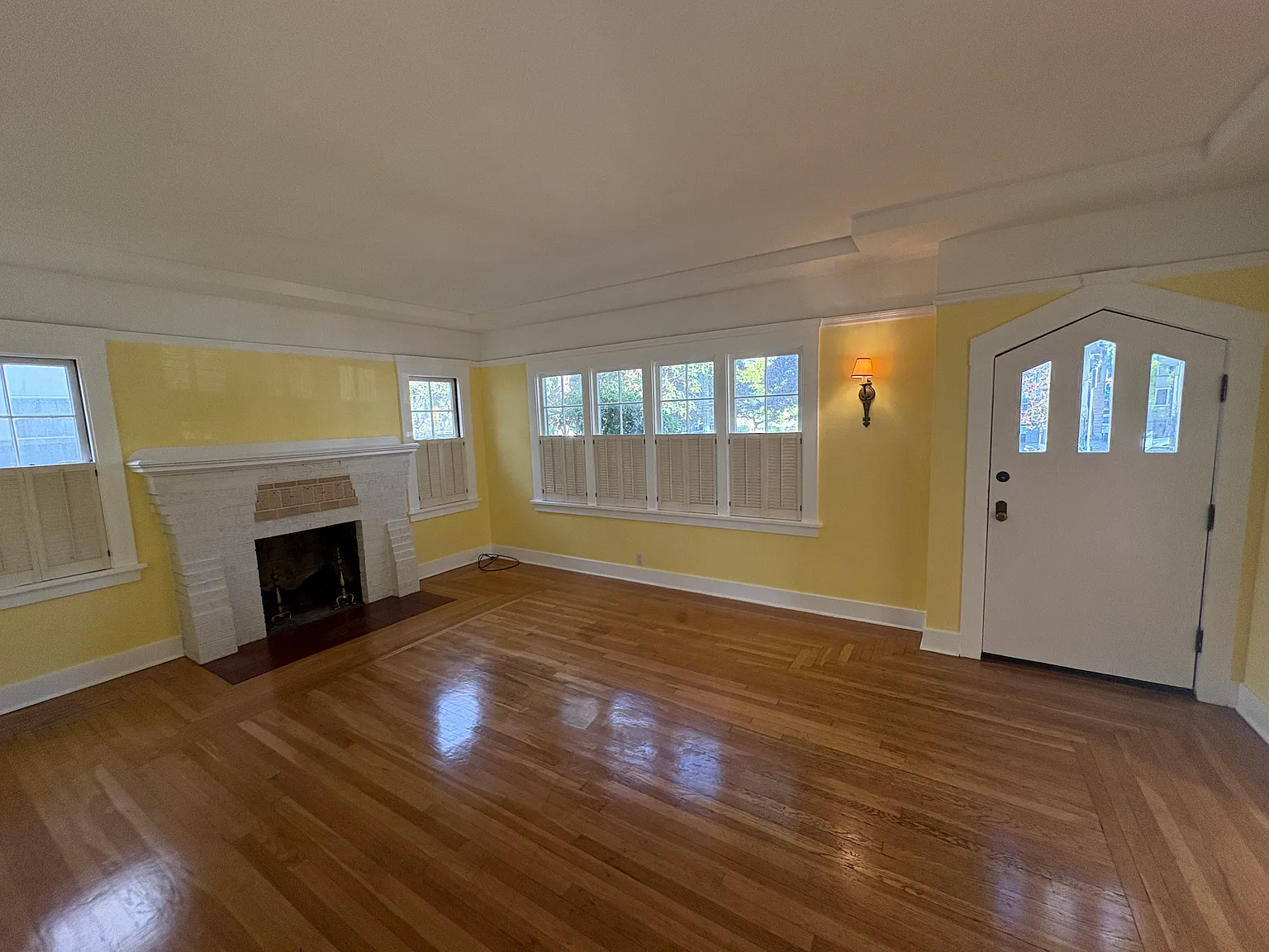 2 bed, 1094 sqft, $3,795 — Photo 3