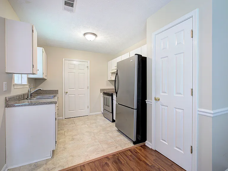 8714 Post Oak Dr — Photo 8