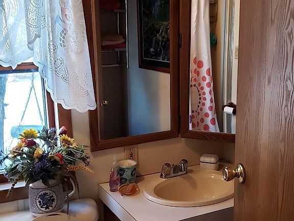 5th image of 5408 Pine Ln