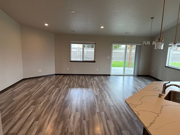 4th image of 9605 Tyee Dr