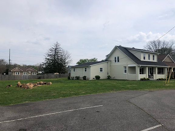 3rd image of 911 Bowman Ave