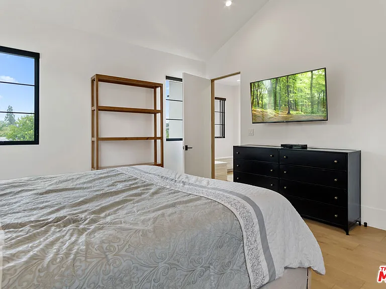 5041 Noeline Ave — Photo 10